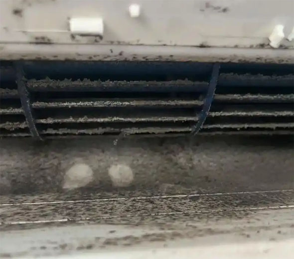 察布查尔锡伯空调吹的风有股烧焦味是怎么回事